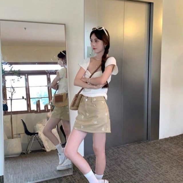 Khaki bow embroidered denim skirt for women in summer new high-waisted slim sweet A-line skirt anti-exposure short skirt
