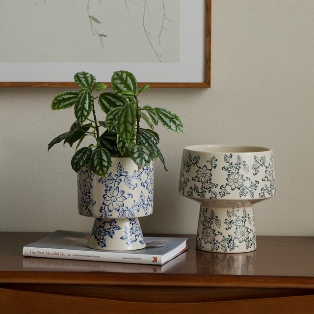 Blue and white porcelain pattern butterfly orchid ceramic flower pot Chinese style interior decoration retro porcelain green plant flower universal pot