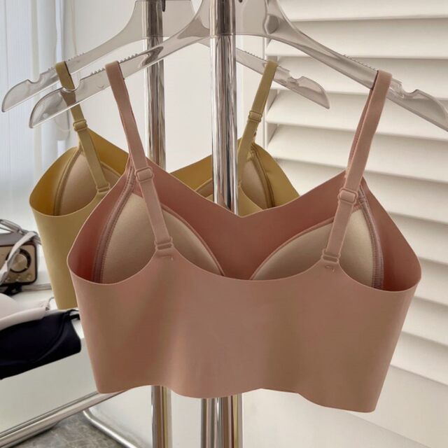 Large size large breasts show small beauty with back wrapped chest thin shoulder straps fixed cup large chest shockproof bra exercise without traces and great elasticity