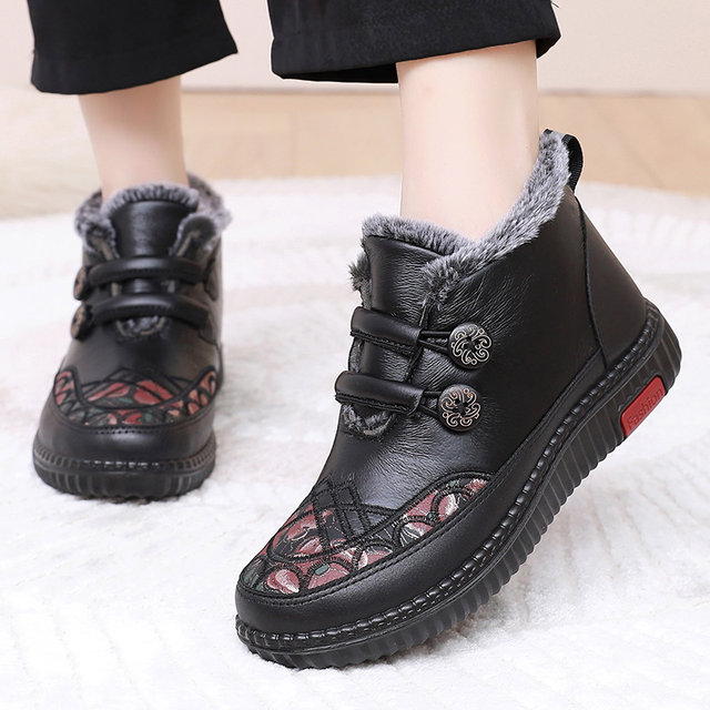 Winter mother's shoes, old Beijing cloth shoes, women's cotton shoes, plus velvet, thickening, warm granny shoes, anti-slip snow boots for the elderly