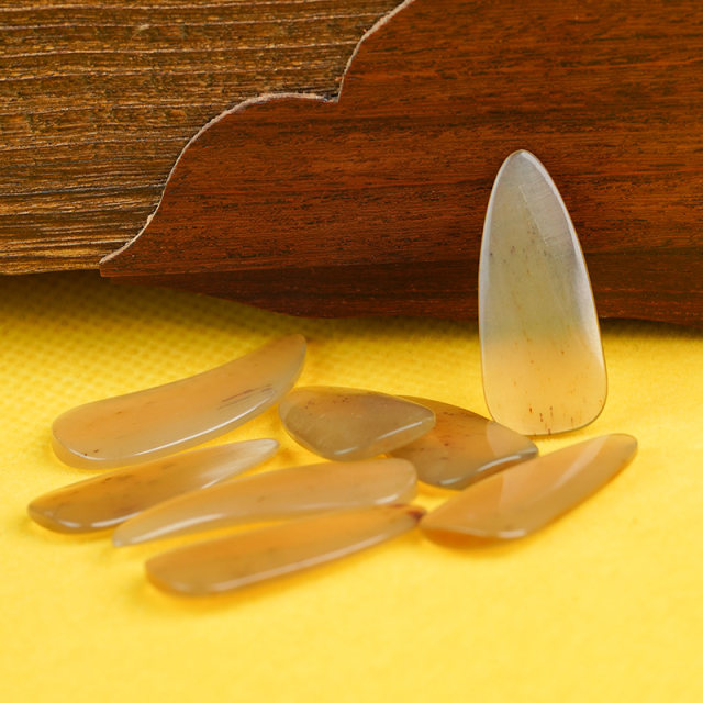 Premium natural ox horns, guzheng nails made of sheep horns, double-sided arcs, hand-polished guzheng accents