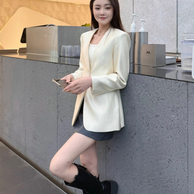 Collarless white suit women's jacket thin high-end 2025 spring and summer new V-neck slim fit slim temperament top