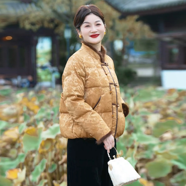 Winter short 90 down jacket for middle-aged and elderly mothers 2025 fashionable foreign style stand collar mink fur national style jacket