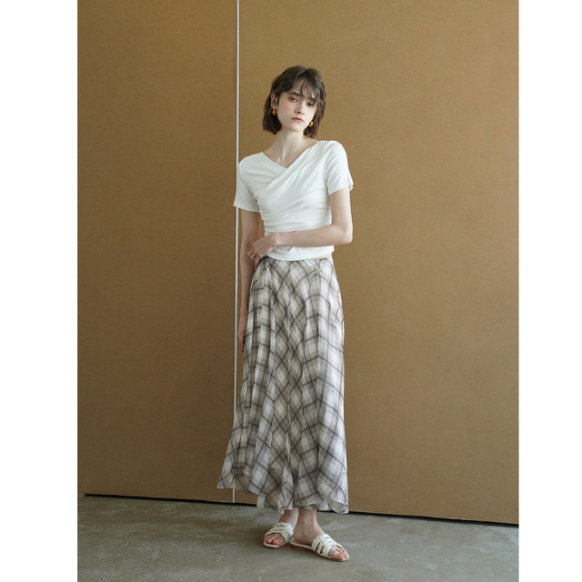Gentle and light draped slim plaid skirt for women's summer thin casual and versatile asymmetrical large skirt long skirt
