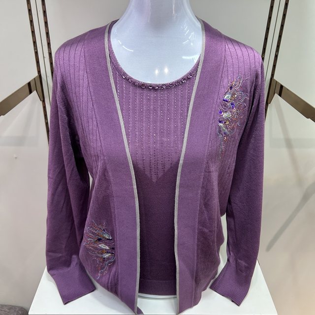 Noble knitted sweater two-piece set mother's suit embroidered shirt suit middle-aged and elderly women's loose large-size jacket thin