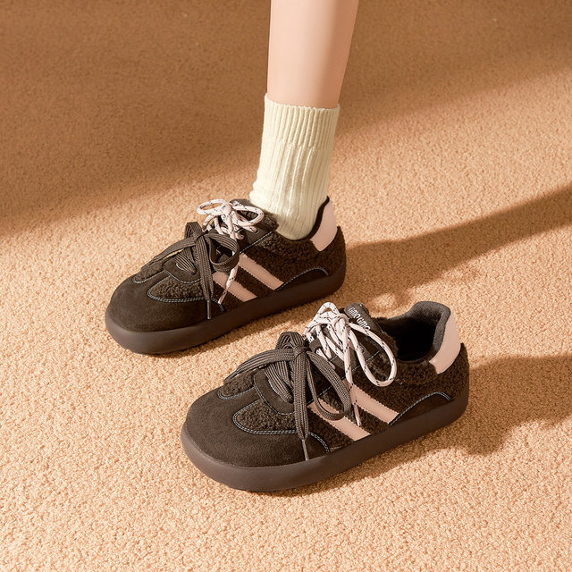 Gomeqi Shopping Mall's same style retro moral training shoes for women 2025 winter new double shoelace sherpa casual sneakers