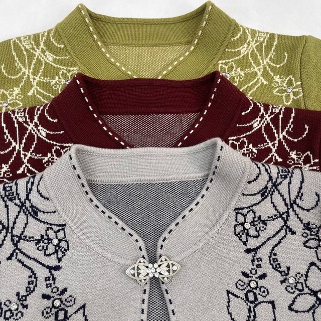 
Mom's autumn knitted top two-piece set fashionable middle-aged and elderly women's clothing old lady autumn and winter velvet thickening suit