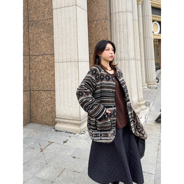 Vogana Cannes Large size original retro Fund pattern texture warm lamb hair loose jacket vest
