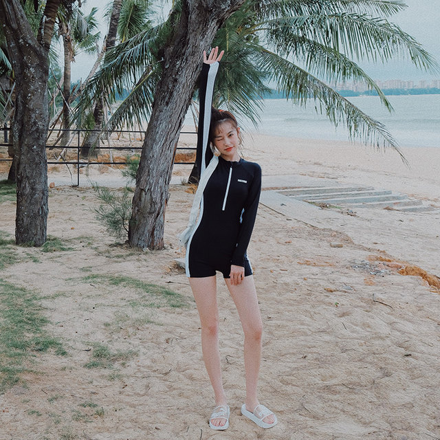Yi Meishan long-sleeved swimsuit women's one-piece flat-angle sports conservative sun protection surfing and diving suit 2025 new hot spring bath