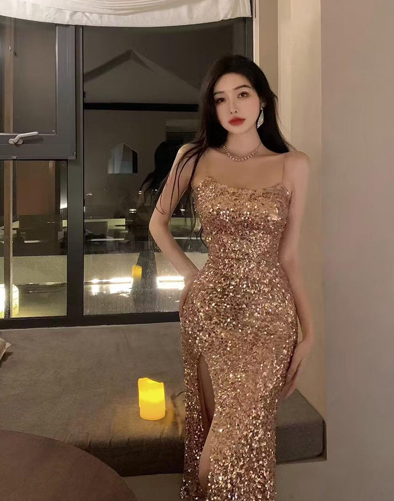 0已售0件￥430425￥香槟色奢华高定礼服重工刺绣蝴蝶亮片水钻吊带长裙