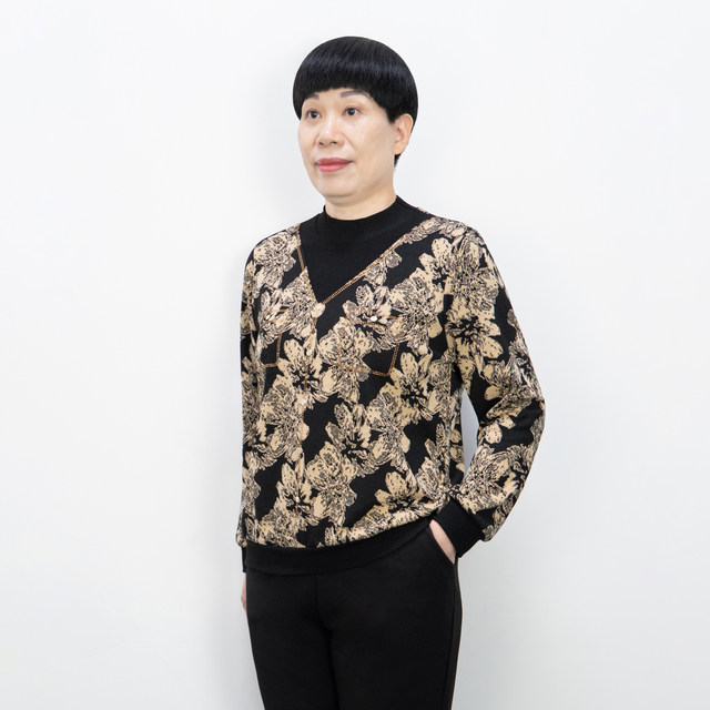 More than 50-year-old mother's knitted sweater autumn and winter middle-aged women's T-shirt long sleeve 2025 new tops T-shirt women's casual fashion