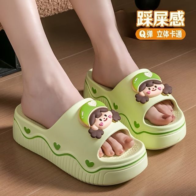 
2025 summer outdoor wear EVA slippers for women to increase their appearance at home cartoon style, fashionable soft bottom female sandals