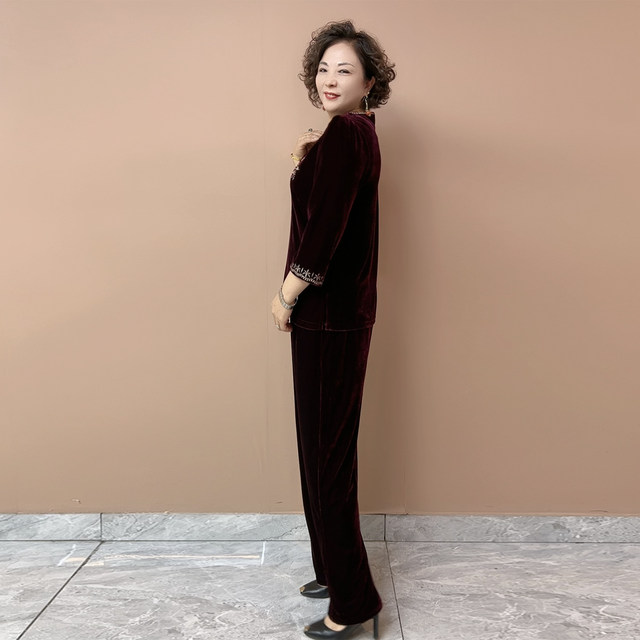 
High-end ethnic style mother outfit velvet embroidered top wide-leg pants in autumn new mid-sleeved shirt large size two-piece set