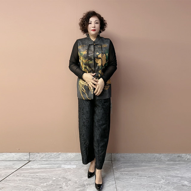 Re-tourism Chinese style mother wear horse clip pants set spring suit new Tang suit vest large size three-piece set old people

