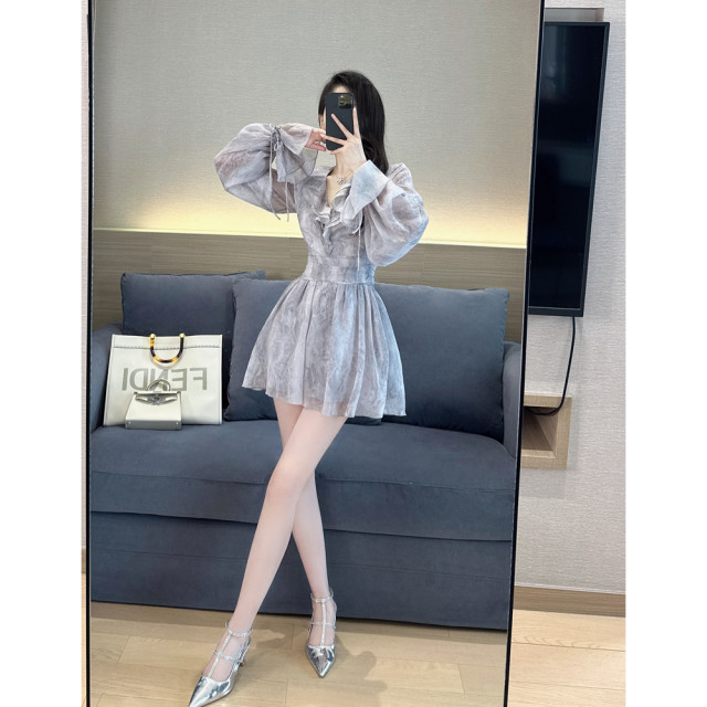 Autumn clothing for women in 2024 new high-end temperament celebrity waist-hugging and slimming tie-dye V-neck ruffle a-line dress
