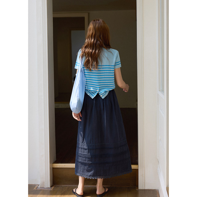 MISAZ may be dating. Retro small pleated A-line high waist. Lace spliced ​​pleated pleated tiny midi skirt.