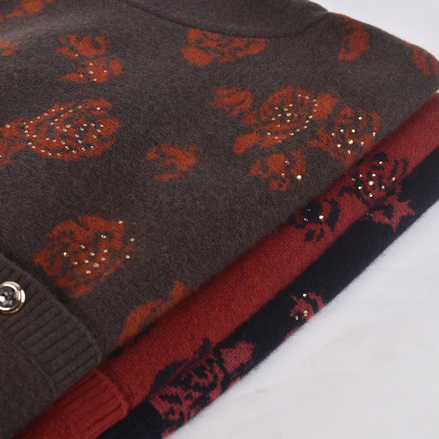 2025 autumn and winter new 100 pure woolen sweaters for middle-aged and elderly mothers cardigans large size loose knitted sweaters sweater jackets