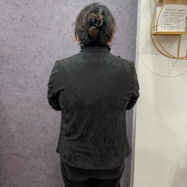 Fashionable black ears with velvet relief base shirt for women loose warm autumn and winter long-sleeved top large size middle-aged and elderly mothers
