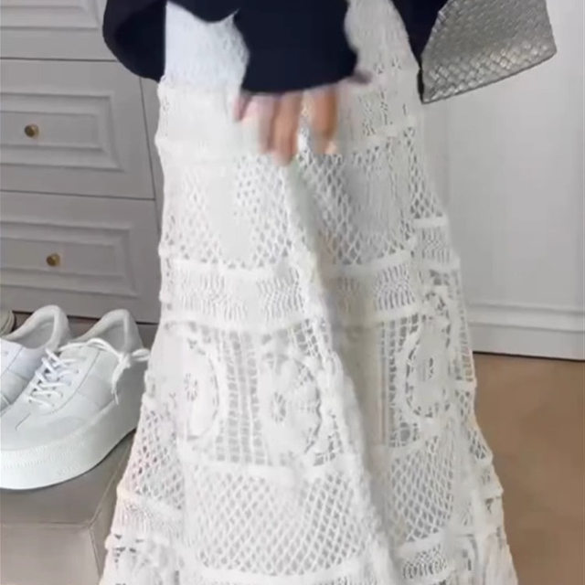 Women's 2025 Spring New French Solid Color Hook-Flower Hollow Long Skirt Loose and versatile age-reducing high-waisted skirt