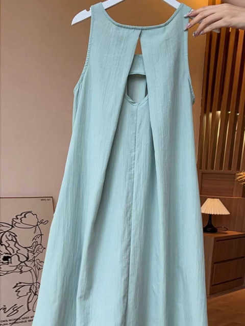 Sleeveless vest dress for women in summer 2025 new style of seaside vacation high-end halter neck sling beach skirt