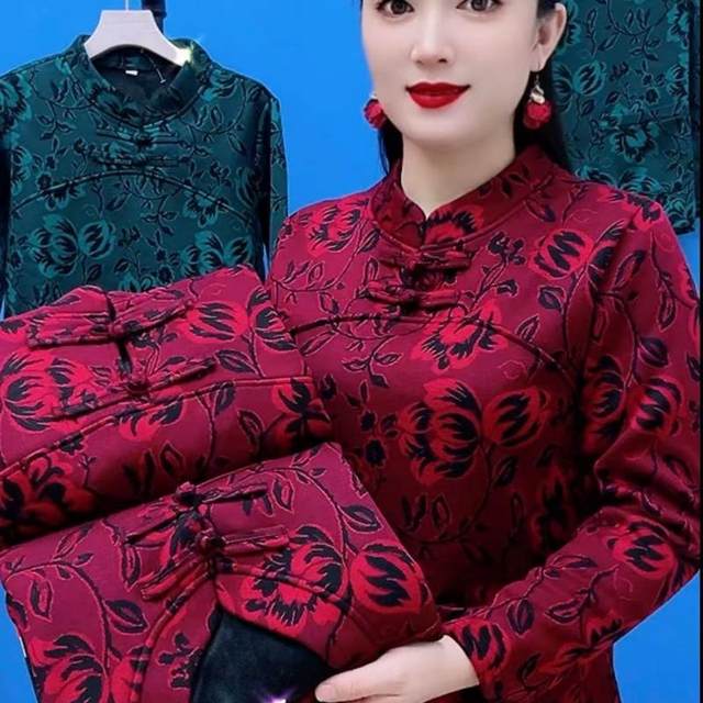 Velvet thickened warm cardigan autumn and winter new fashion middle-aged and elderly mothers retro buckle loose casual tops for women