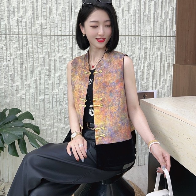 
2025 Autumn New National Style Disk Button Sleeveless Vest Middle-aged Mom Wear Velvet Splicing Printed Vest Top