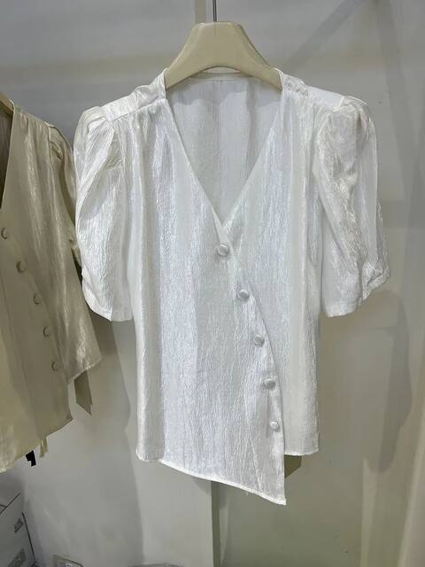 High-end V-neck slanted button short-sleeved shirt for women's summer 2025 new fashionable irregular lace-up waist-closing shirt top
