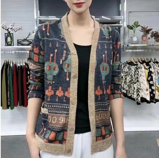 Mom Spring and Autumn Long Sleeve Jacket Top New Knitted Cardigan Fashionable and versatile Middle-aged and Elderly Casual Loose Autumn Clothes
