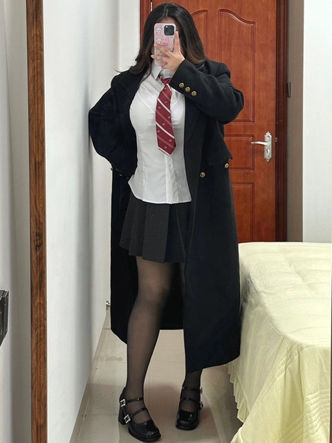 Large size slightly fat MM waist white shirt female spring and summer design sense long -sleeved slim slimness, thin jk uniform hot girl top
