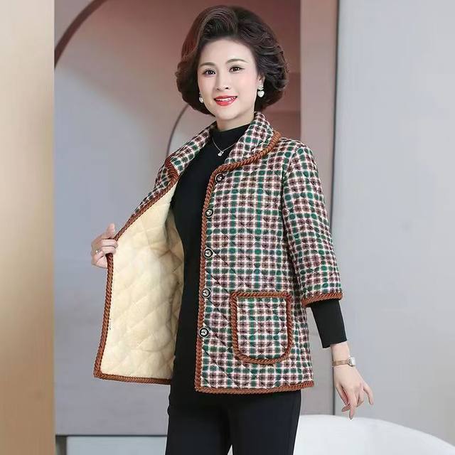 Mom's mid-sleeve autumn and winter velvet warm small cotton-padded jacket for middle-aged and elderly women short warm lapel three-quarter sleeve cotton jacket