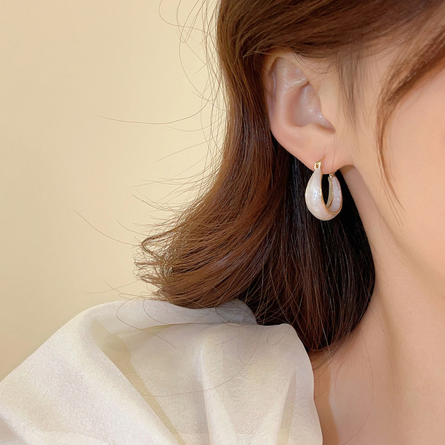 Plain ring dripping glaze autumn and winter earrings for women, light luxury design, high-end ear buckle and earrings, 2024 new hot style temperament earrings