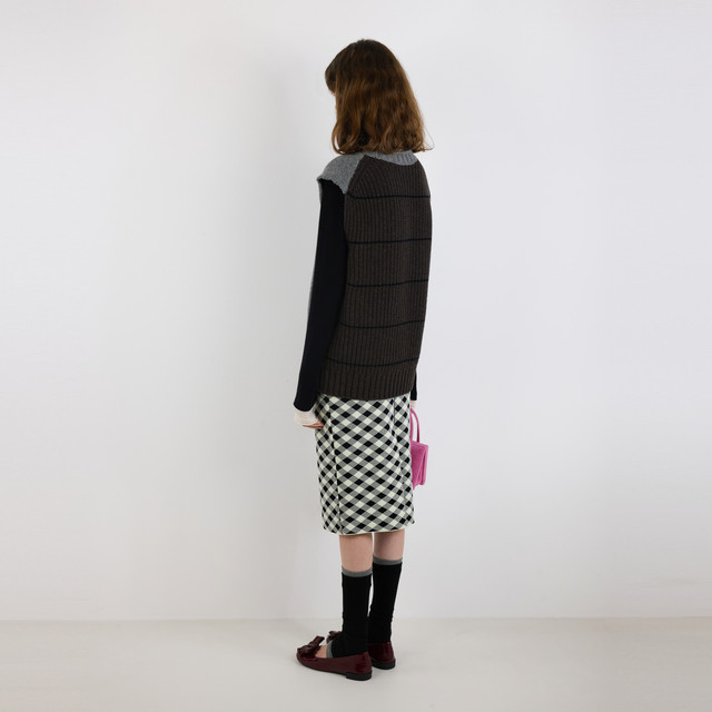 
IIIVIVINIKO2025 winter new artist cooperation series embroidered knitted vest for women M541242624C