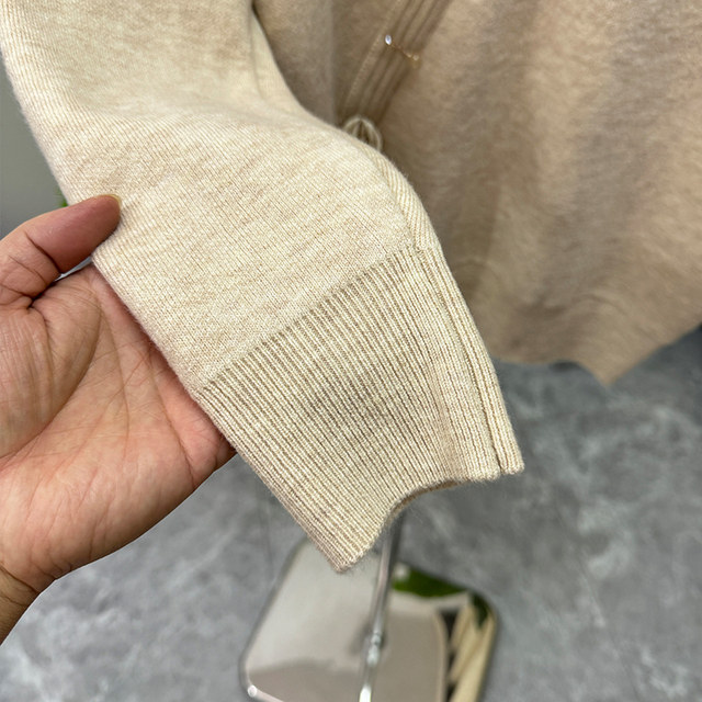 Mom's winter clothing, western-style velvet bottoming shirt, thickened fake two-piece sweater, fashionable middle-aged and elderly women's warm top, middle-aged