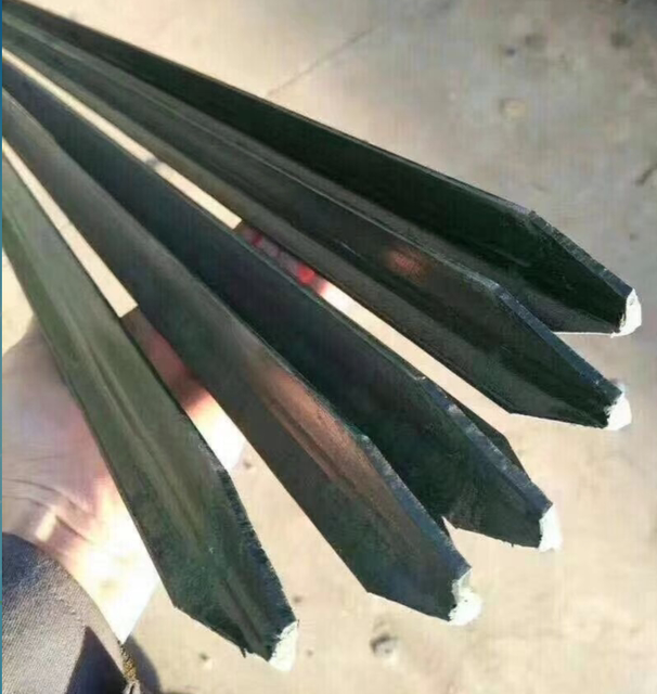 Triangular solid column barbed wire fence column cast iron pointed ...