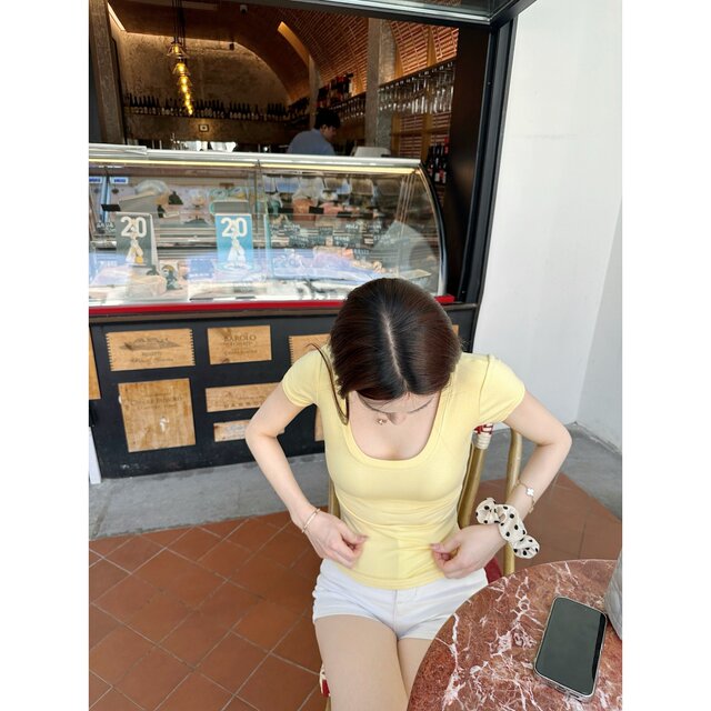 
Anne's afternoon~ Pure slim yellow large U-neck round neck short short-sleeved T-shirt
