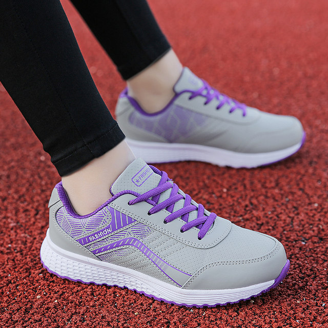 Autumn and winter middle -aged and elderly footwear middle -aged mothers sports shoes female leather face soft bottom, anti -slip leisure travel shoes