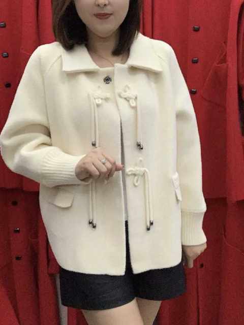 Young mothers wear lapel short wool coat autumn and winter new fashionable loose wool coat middle-aged and elderly top
