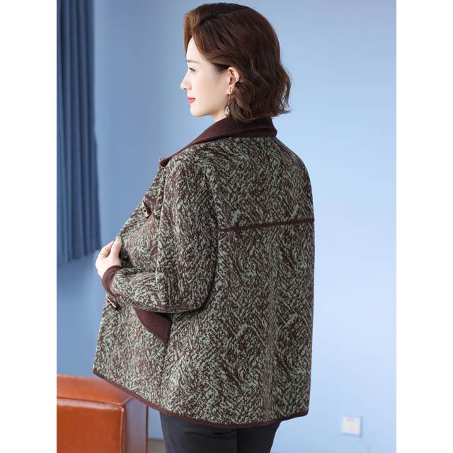 
Mom's coat 2025 autumn new style short woolen cardigan middle-aged and elderly women's fashionable casual tops