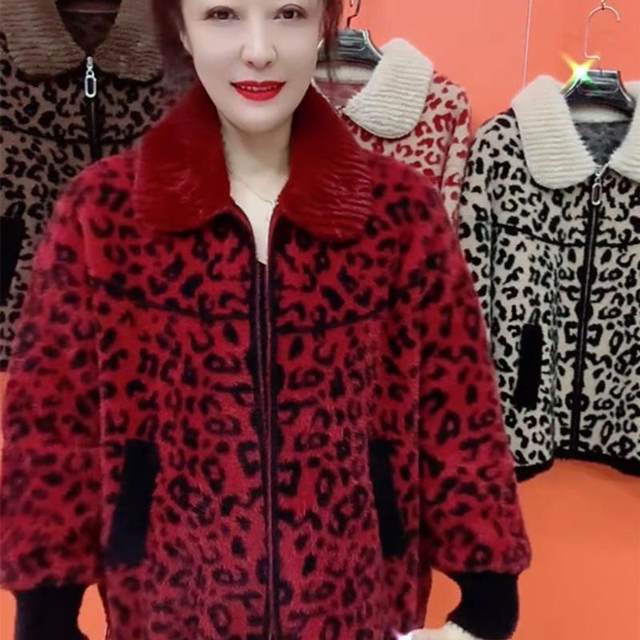 
Young mother's new autumn and winter mink velvet leopard print coat 40 and 50 year old middle-aged women's fashionable knitted cardigan