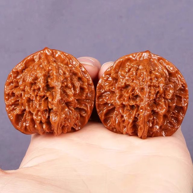 Walnut Wenwan Four Building Lion Head Playing Handle and Playing Play Antique Plate