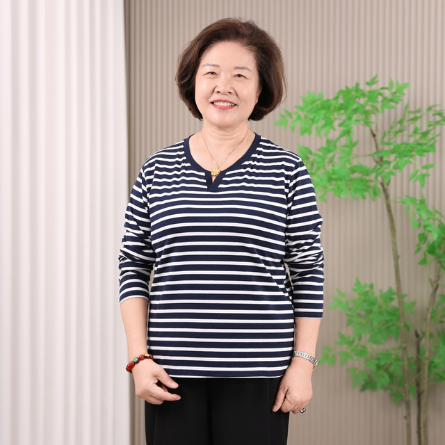Middle-aged and elderly people spring and autumn pure cotton top female old lady large size striped base shirt fat mother comfortable elastic T-shirt