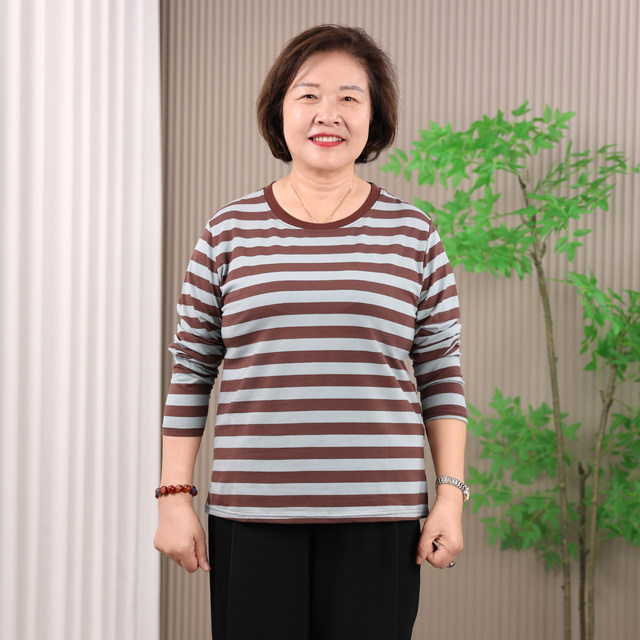 Middle-aged and elderly women's loose large size pure cotton long-sleeved T-shirt spring and autumn striped bottoming shirt can be worn outside autumn clothes