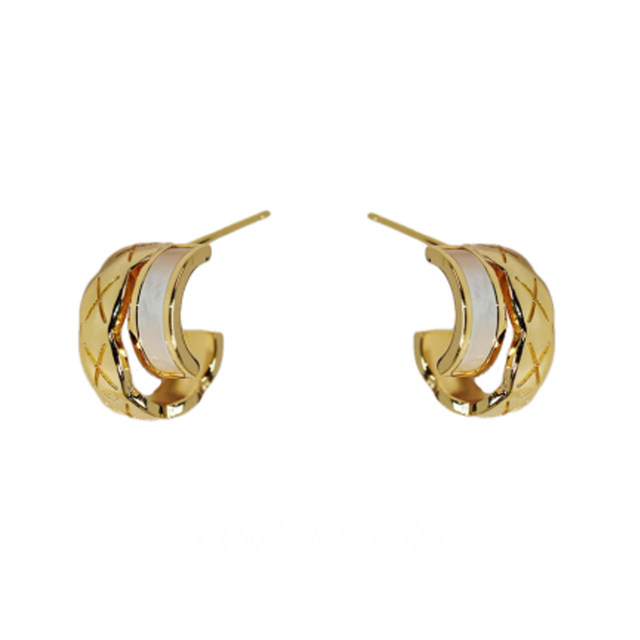 Diamond small fragrant shell double-layer C-shaped unique earrings niche high-end temperament earrings for women in autumn and winter versatile earrings