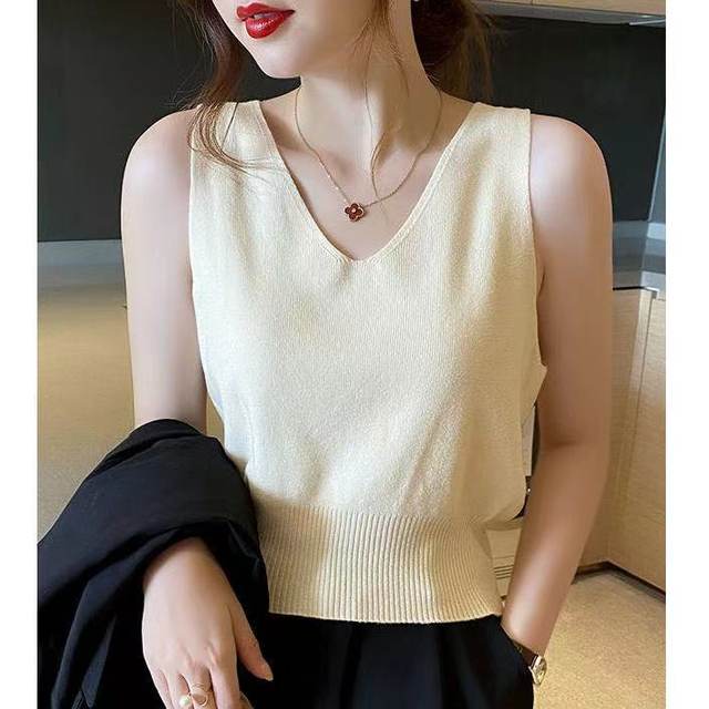 Suit bottoming shirt Female in the summer ice, ice silk V -neck vest top, France -style unique small camisole sweater, wearing