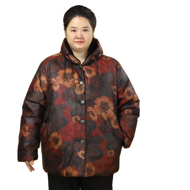 The buttons of the buttons of the buttons in the old age, the fatter mother, the fat mother, the old lady grandmother, the grandmother, the big, the jacket is thickened
