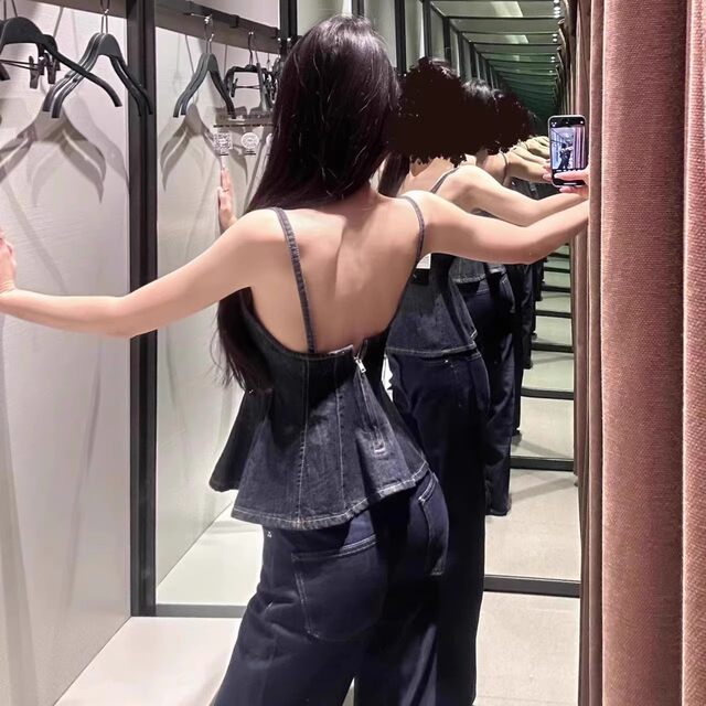 2025 spring new women's clothing, short wavy wide-swing V-neck thin suspender denim top 8197064
