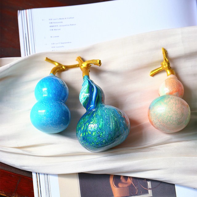 Intangible cultural heritage inherits handcraft skills large lacquer floating paint craft gourd small ornaments playable parts men and women cultural lacquer