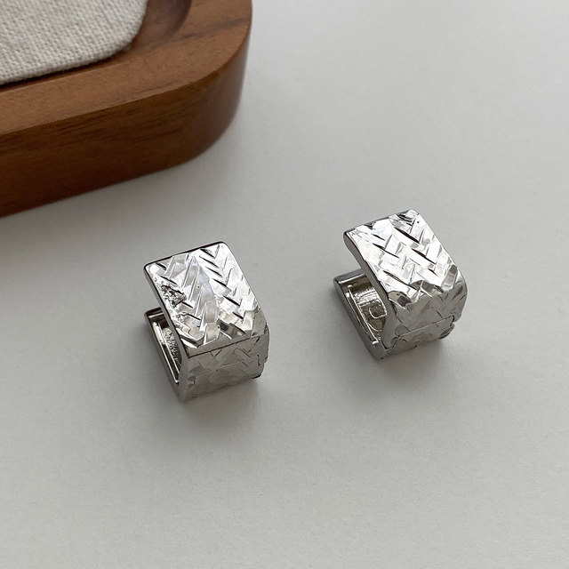 European and American retro rhombus woven pattern geometric square earrings niche design high-end earrings 2025 new style