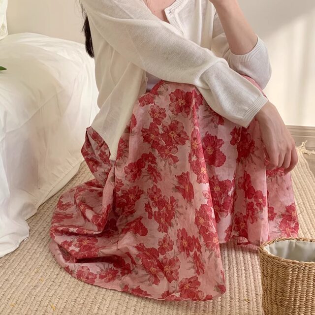2025 summer new French sweet floral bud skirt for women's elastic waist drooping pleated A-line large hem skirt