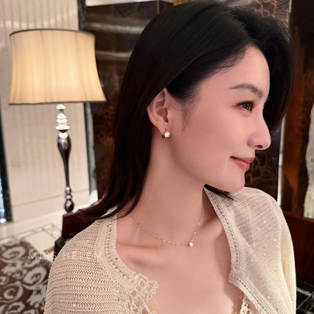 MISS HELEN one carat moissanite earrings silicone ear clips feminine commuter earrings simple earrings